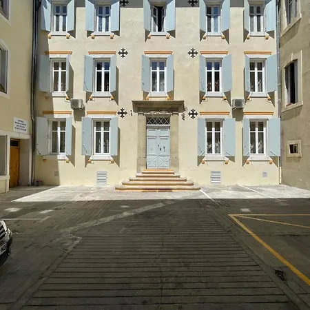 Lyre Maison De L'eglise Du Couvent ナルボンヌ