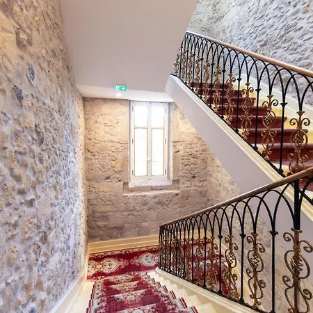 Lyre Maison De L'eglise Du Couvent 3* Ναρμπόν