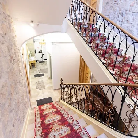 Lyre Maison De L'eglise Du Couvent